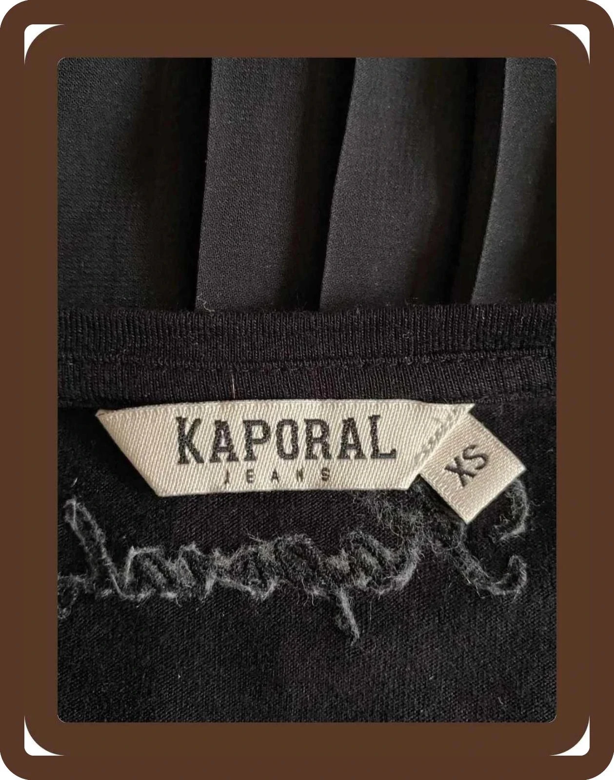 Regata Kaporal preta XS com detalhes de tachas bronze e costas plissadas - chique boêmio – photo 8